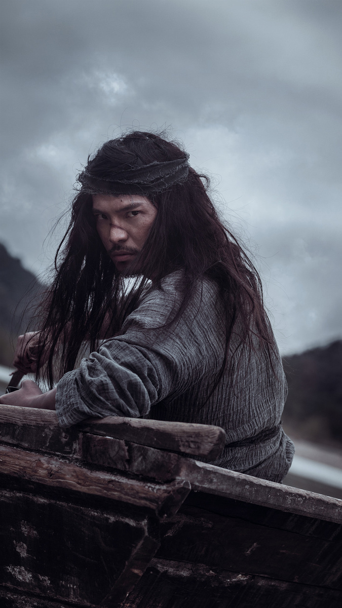 张横七尺身躯三角眼黄髯赤发红睛浔阳江上有声名冲