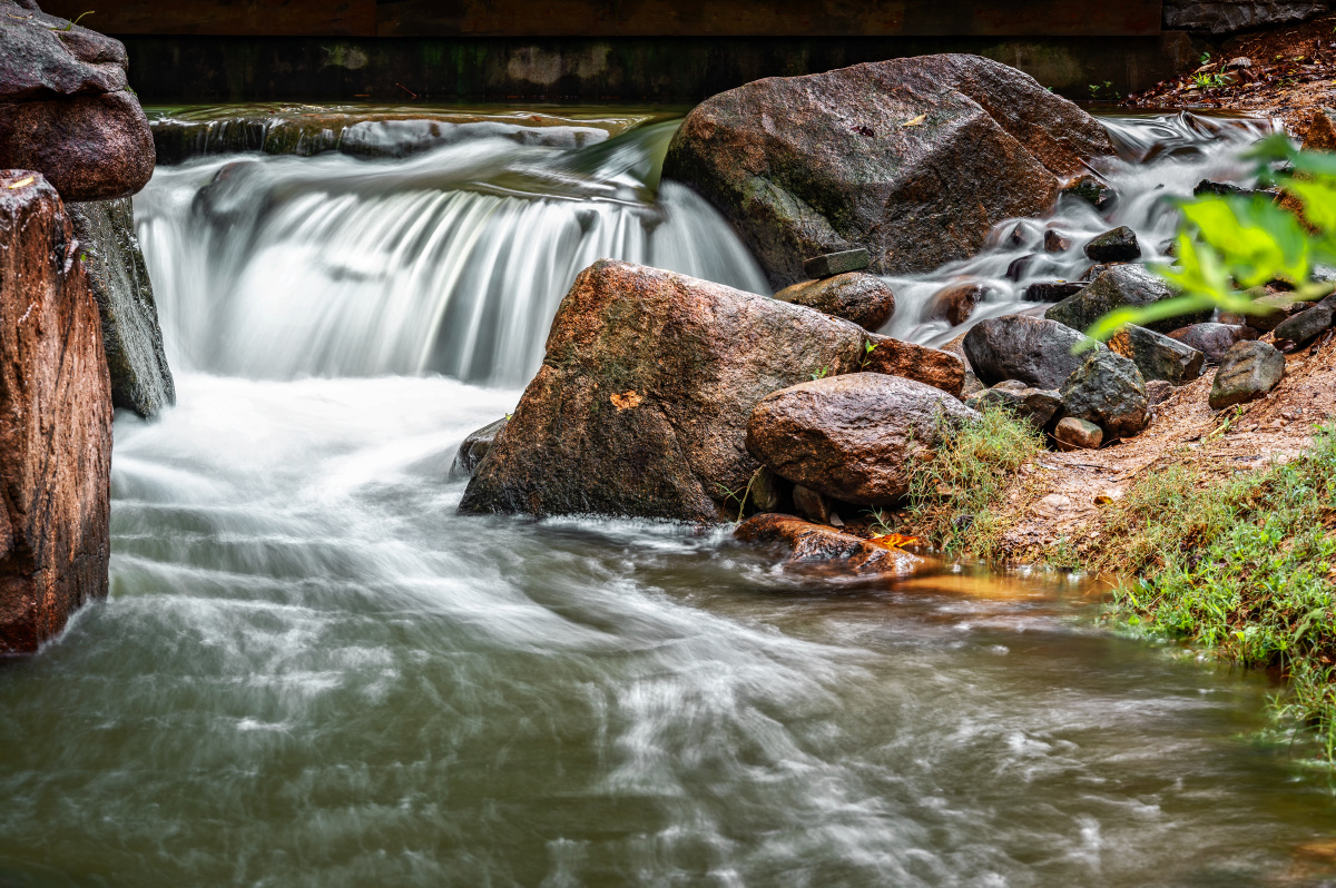 溪流瀑布