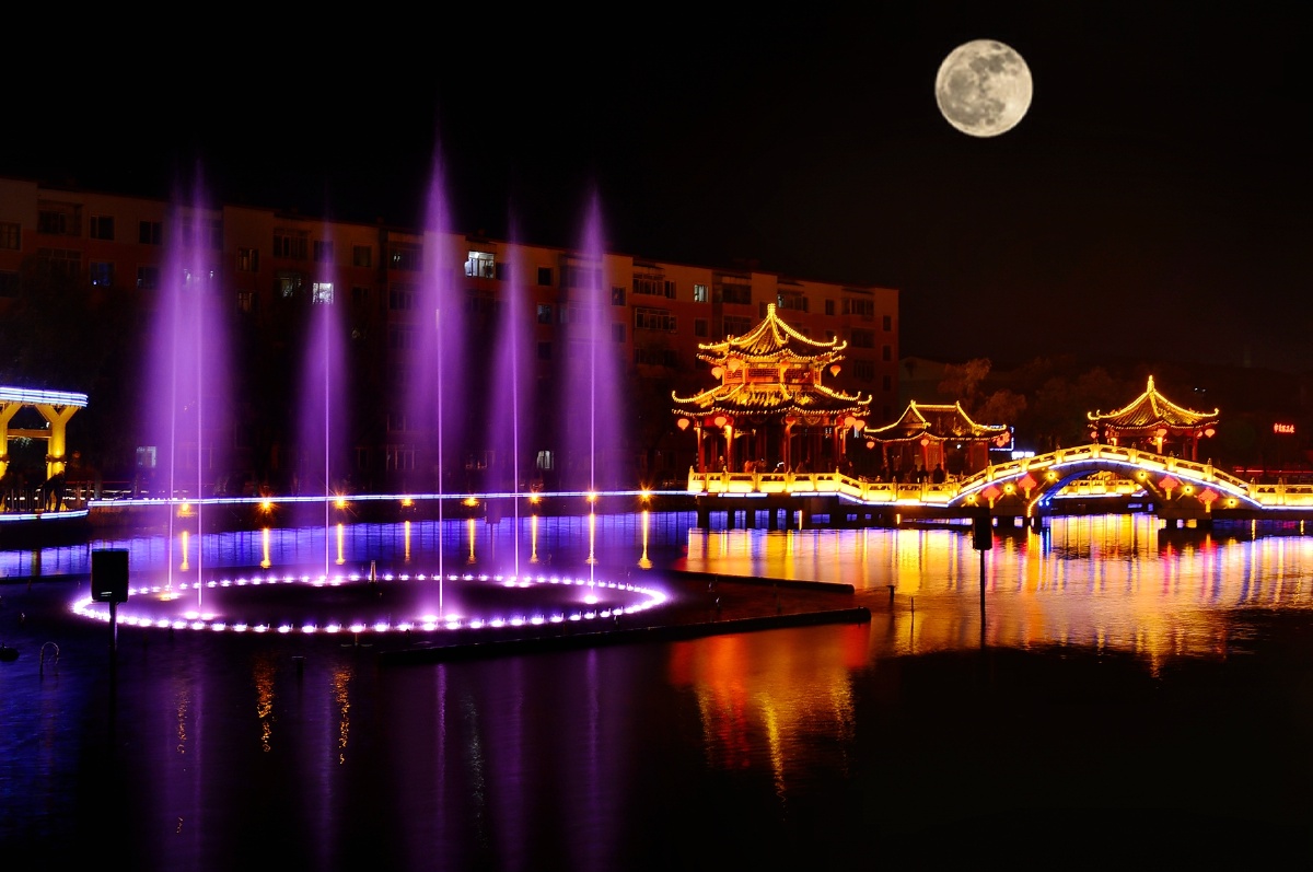 家乡美南岔月牙湖夜色阑珊