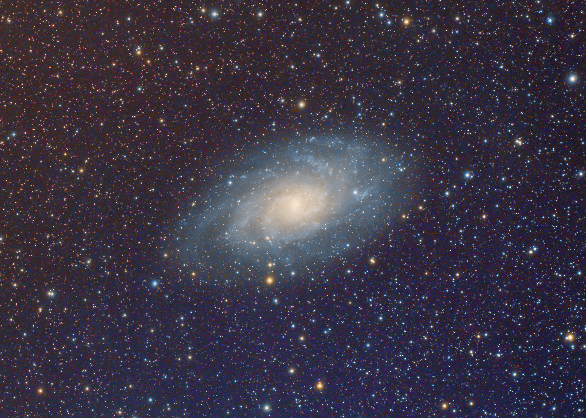 仙女座和银河系,是距地球最近的星系之一,m33被认为是m31的卫星星系