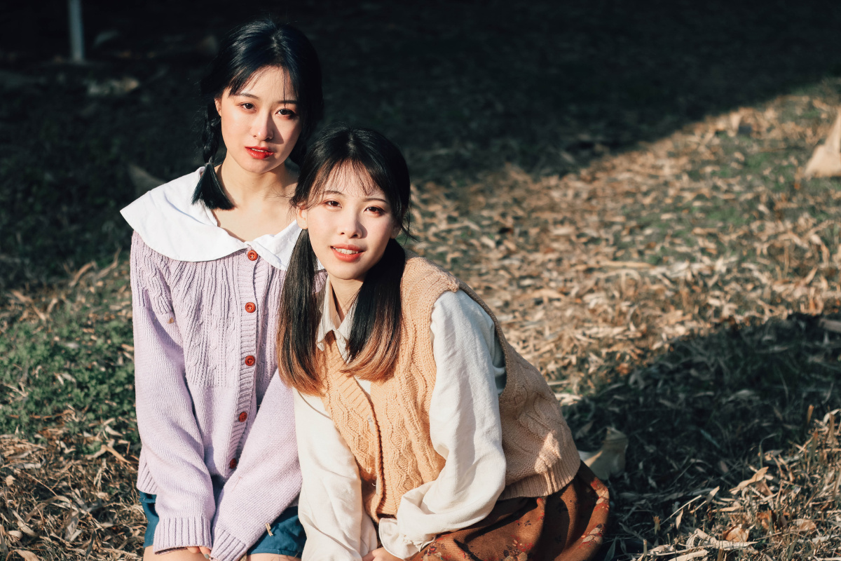 姐妹拍照姿势看这里