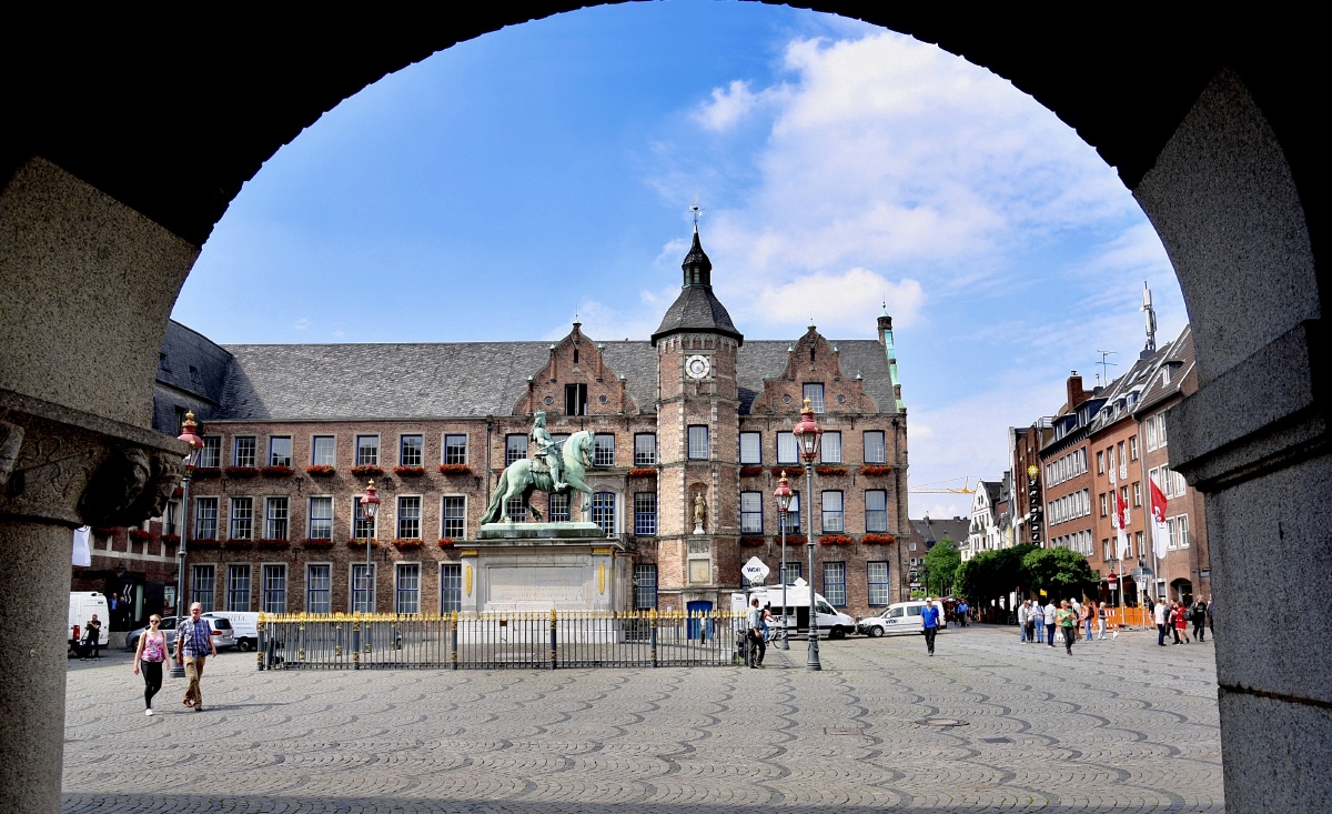 德国杜塞尔多夫市政广场