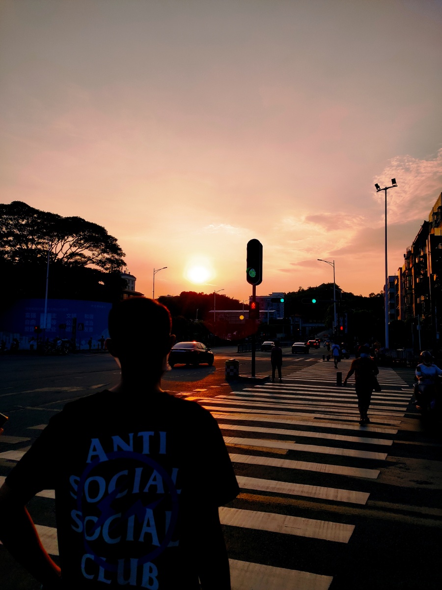 落日余晖街拍行人忙碌充实奋斗人生