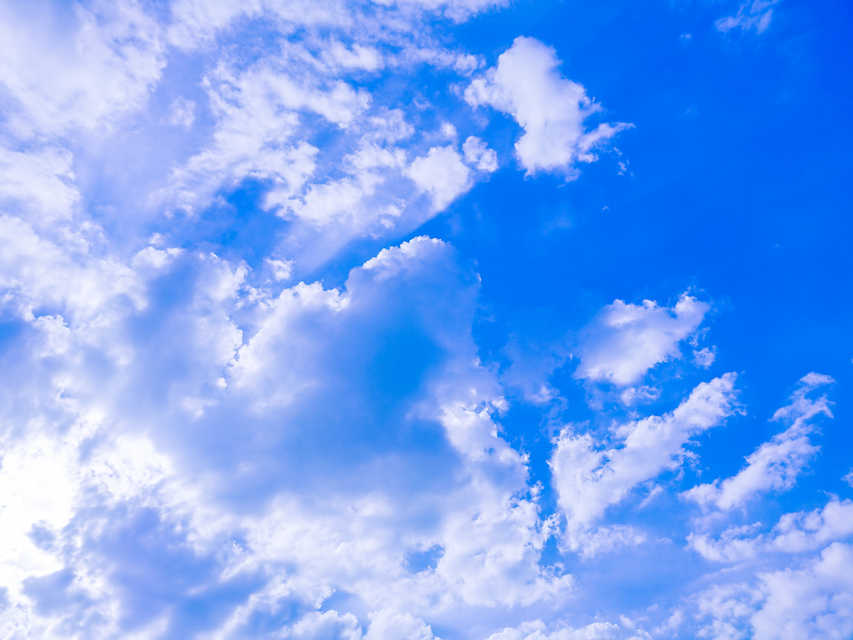 8月3号的南京天空湛蓝骄阳似火