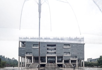 《为魔方撑伞》
