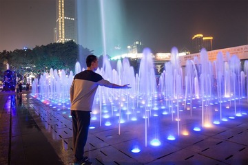 《夜景喷泉》