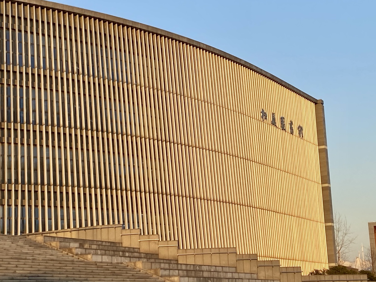 南京大学杜夏图书馆你在拍夕阳有人在拍你