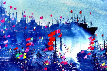 《渔民心中的灯》，拍摄时间：2013年正月13号，拍摄地点：山东省烟台市开发区大季家社区初旺渔港，作者：王义助，作者地址：山东省烟台市芝罘区：上夼大厦：11-----1号，电话微信同号：13184008019，