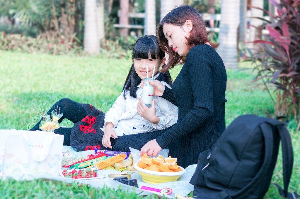 嘴里的零食<br />
手里的漫画<br />
心里初恋的童年