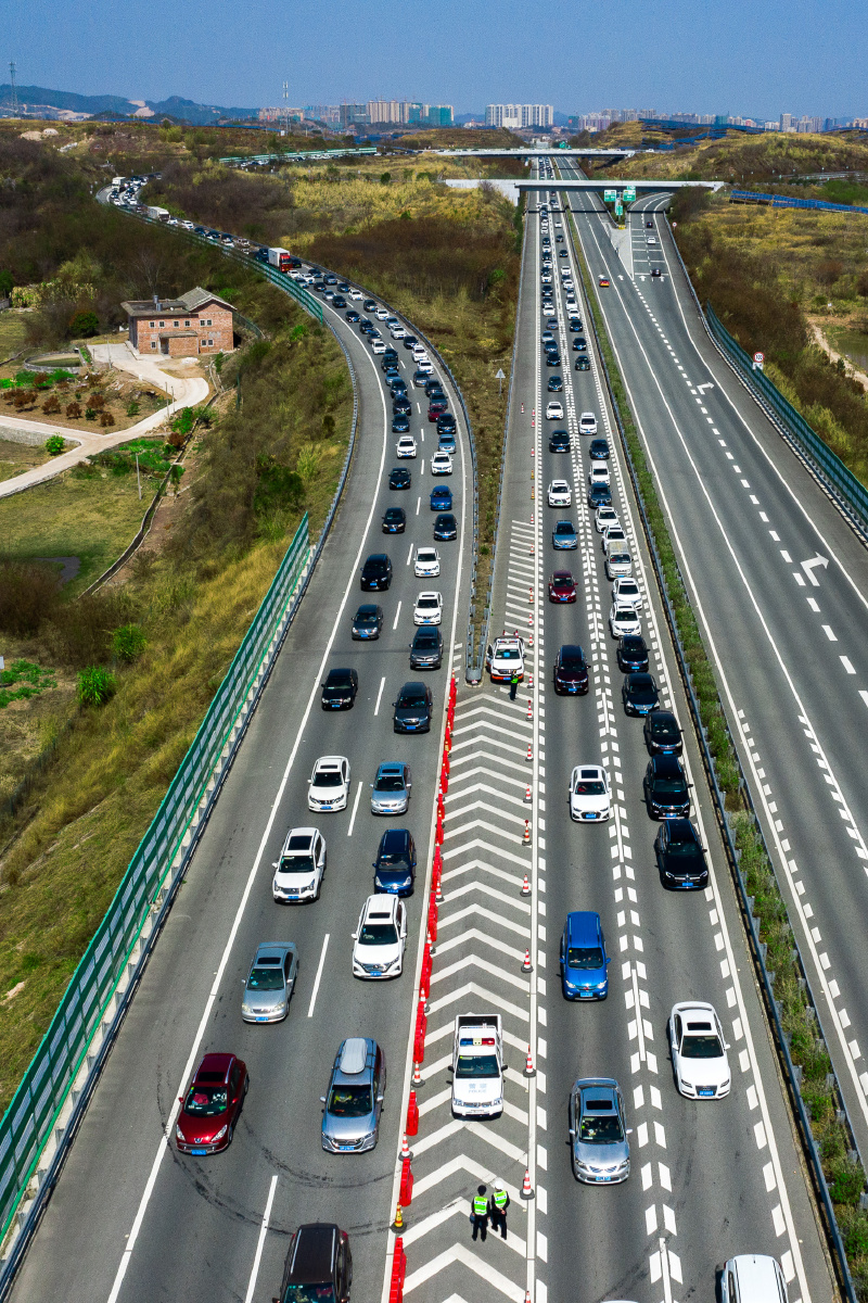 济广高速五华新寨立交上午10点迎来春运返程高峰梅州交警高速六大队