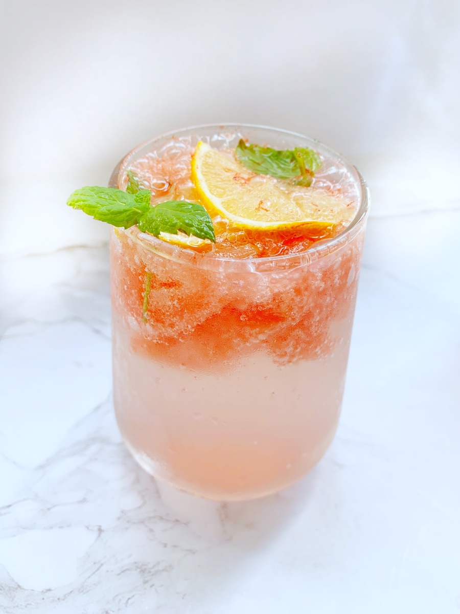 周杰伦的mojito流行了好一段时间听夏天的歌当然要配夏天的饮料咯我家