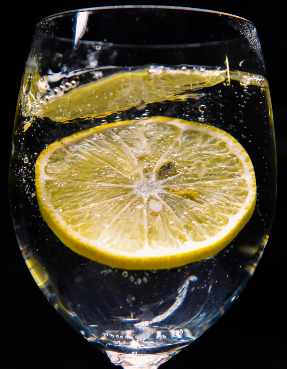 炎炎夏日~来杯冰爽柠檬水消消暑吧张诚justin关注