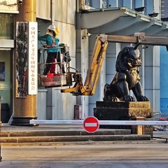 254049