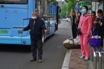 270435