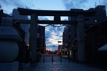 001