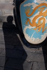 435575