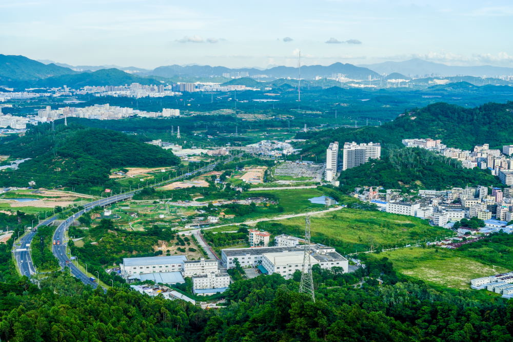 深圳福永凤凰山上看美景