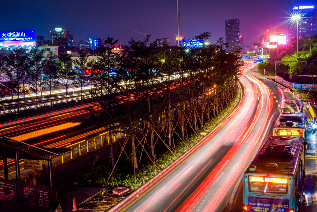 深圳以前的(南头关),现在的(深南北环立交)美丽夜景