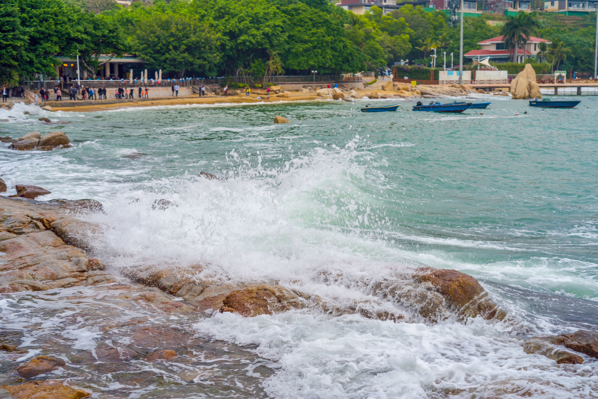 深圳市盐田区大梅沙旅游风景区,海边,海水,海浪,海滩,海石.