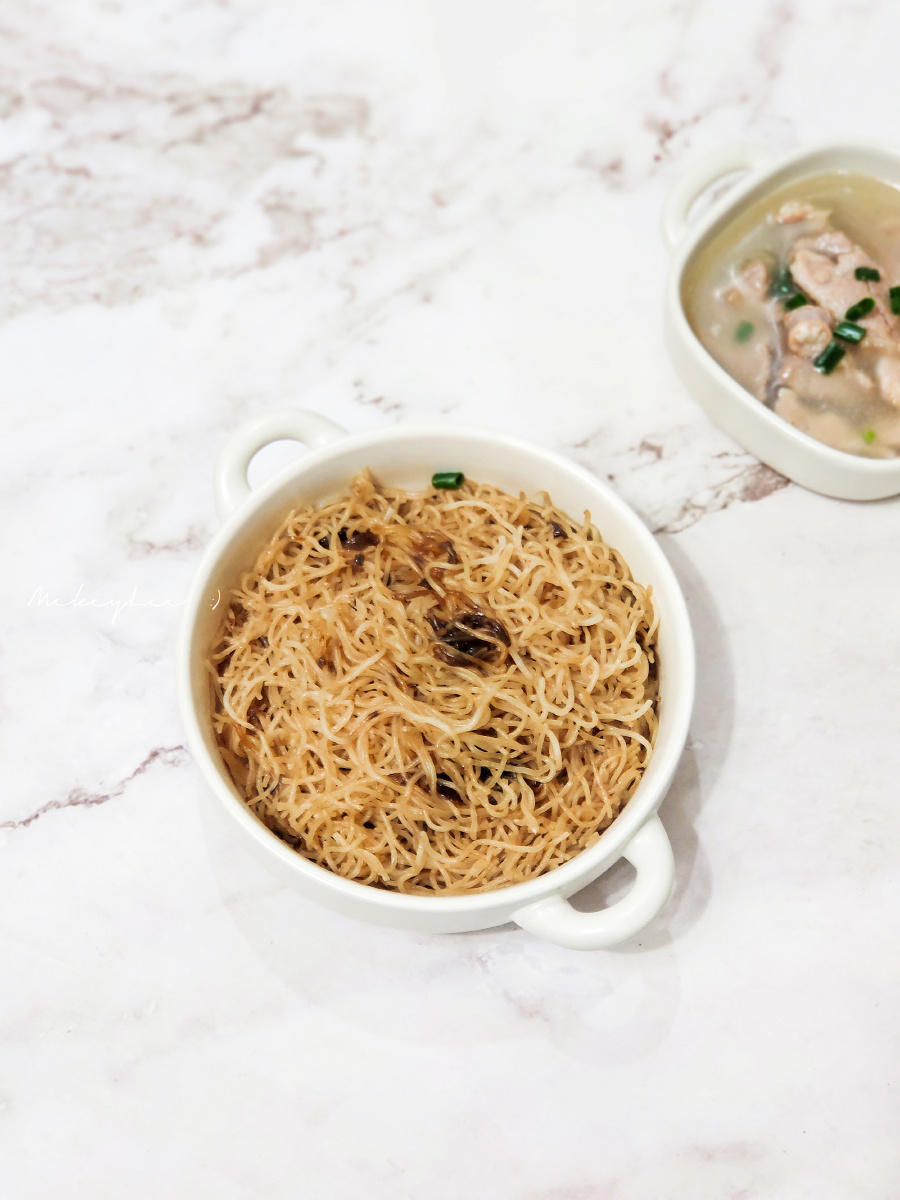 709day一人食早餐猪杂汤蒸米粉