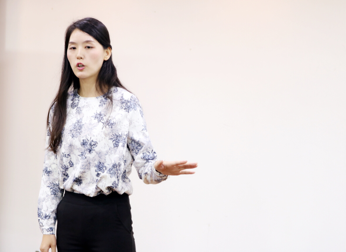 演讲- 圆脸江小青 - 图虫