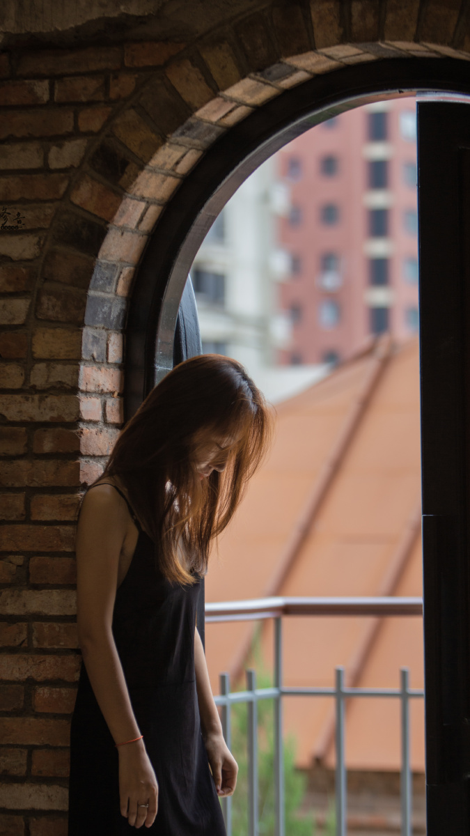 我可乖了一个人呆在角落里独自吞噬负面情绪