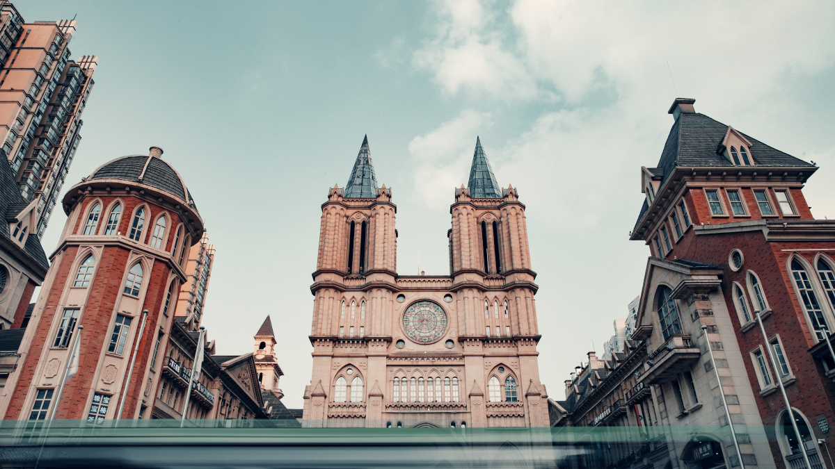 光谷街拍大教堂