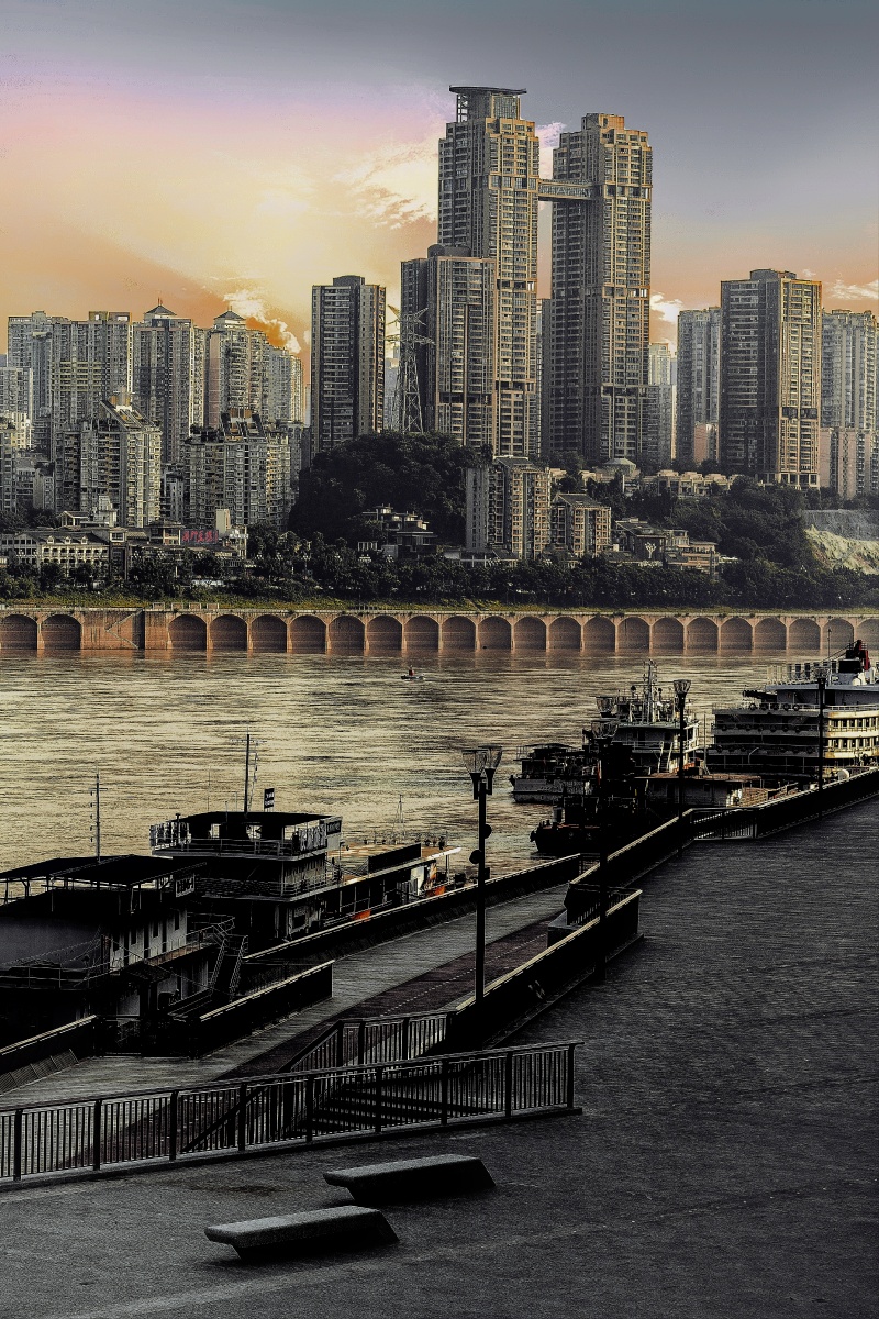 徒步江边歌唱斑斓的秋色重庆长滨路