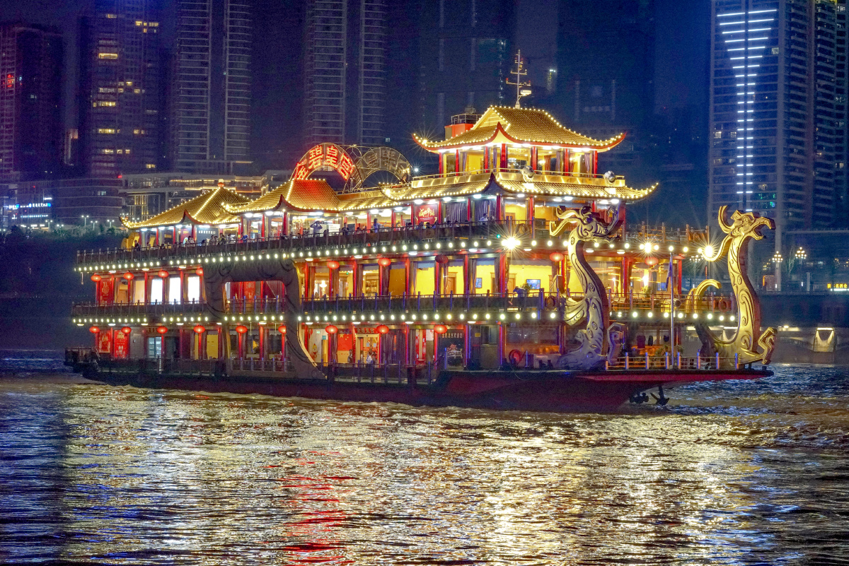 重庆朝天门码头两江游船