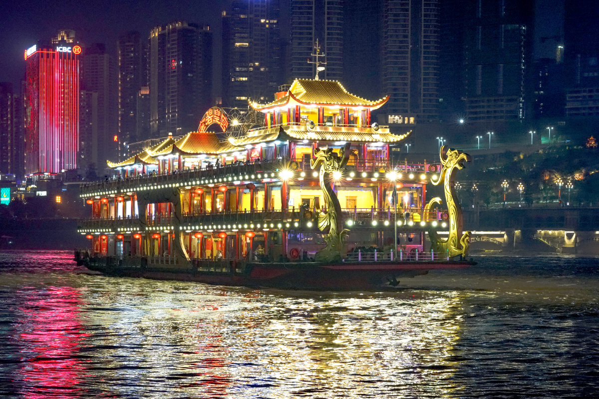 重庆朝天门码头两江游船