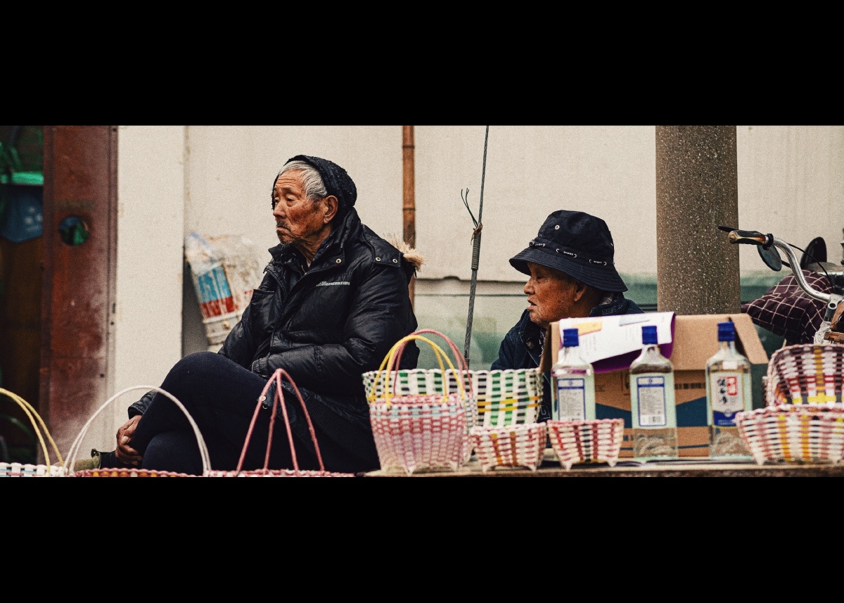 出不去门就只能在家处理一些以前拍的素材