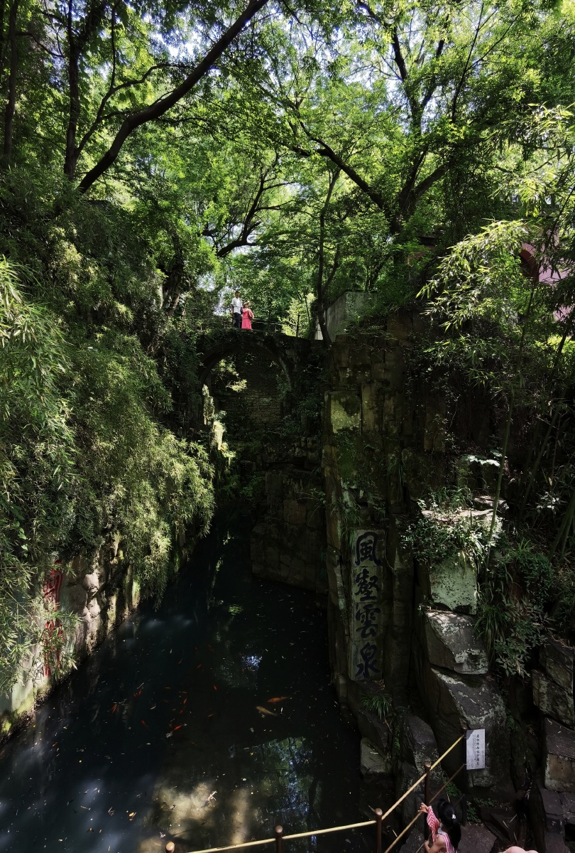 虎丘剑池苏州75虎丘剑池原为唐代大书法家颜真卿独子颜頵所书75风