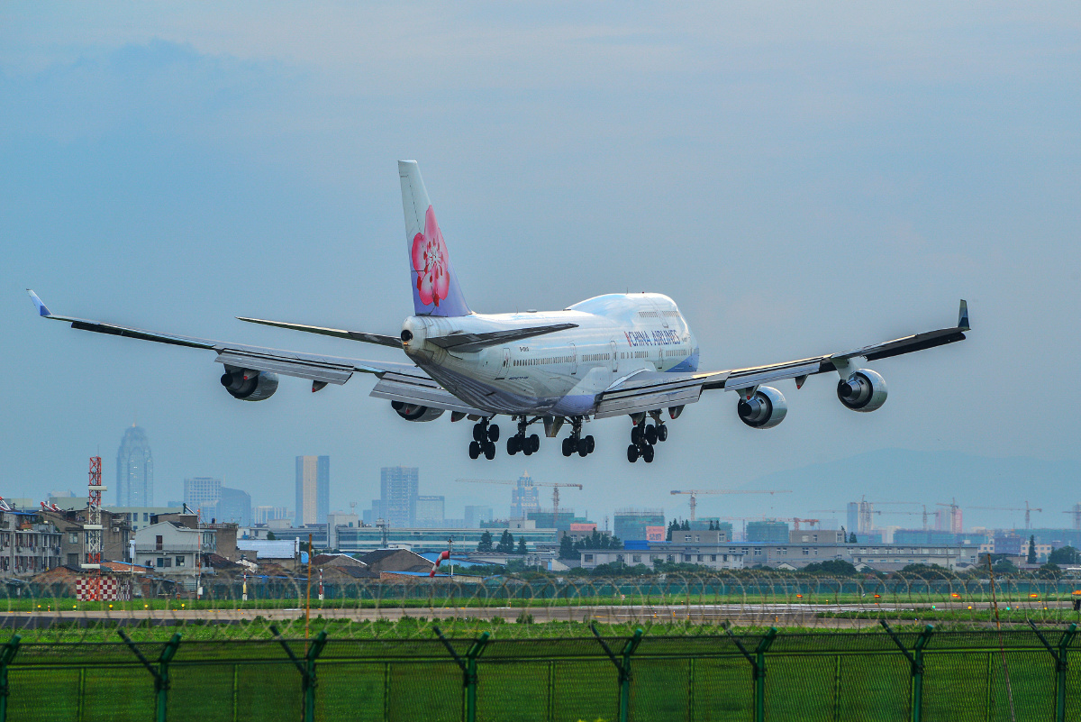 走近飞机起降点