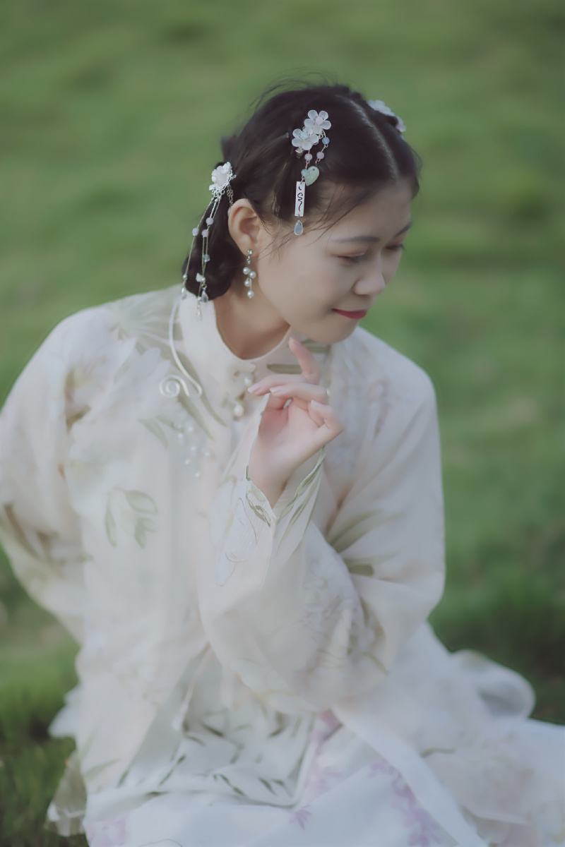 可怜兮兮的汉服麻豆