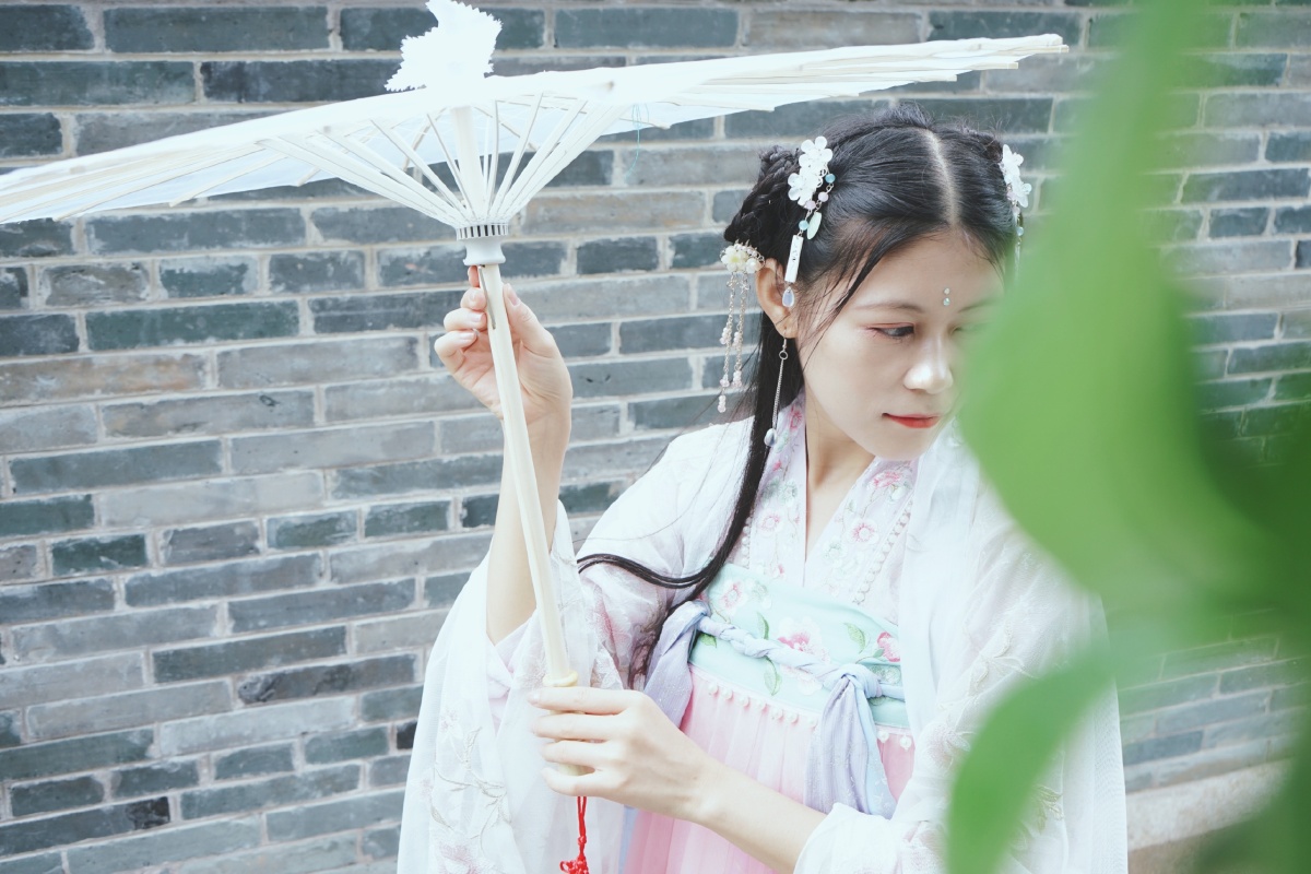 可怜兮兮的汉服麻豆