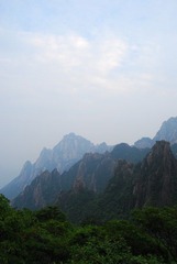 层峦