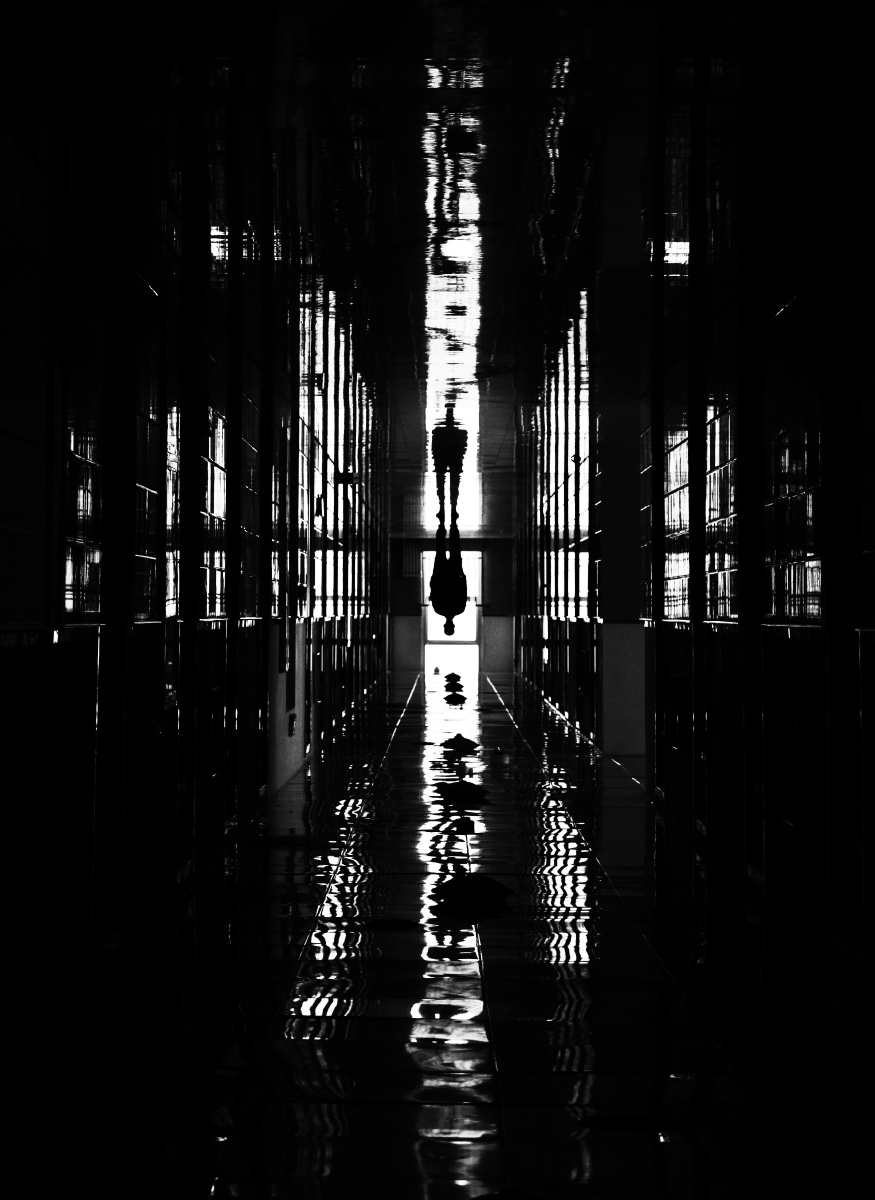 黑白的魅力之一在于简洁 而简洁的魅力表达在于光影的艺术.