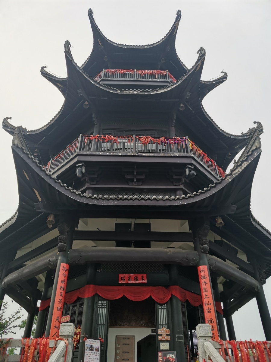 江西上饶市内槠溪老街建筑古老鲁班艺术传承保存至今