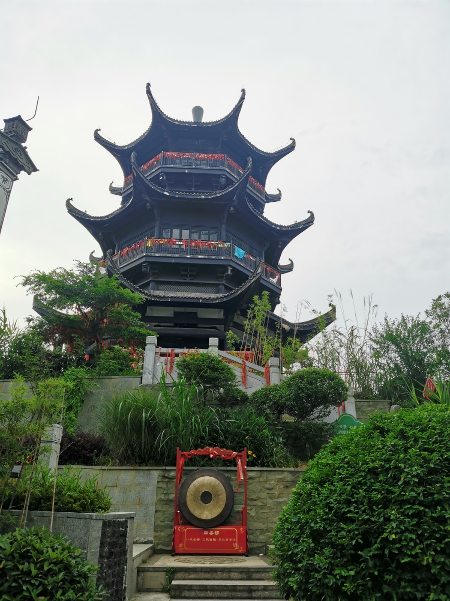 江西上饶市内槠溪老街建筑古老鲁班艺术传承保存至今