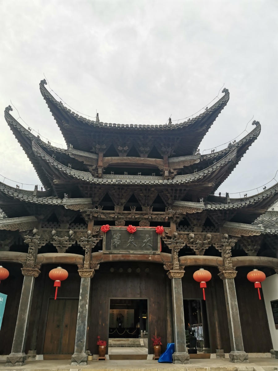 江西上饶市内槠溪老街建筑古老鲁班艺术传承保存至今