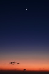 22121