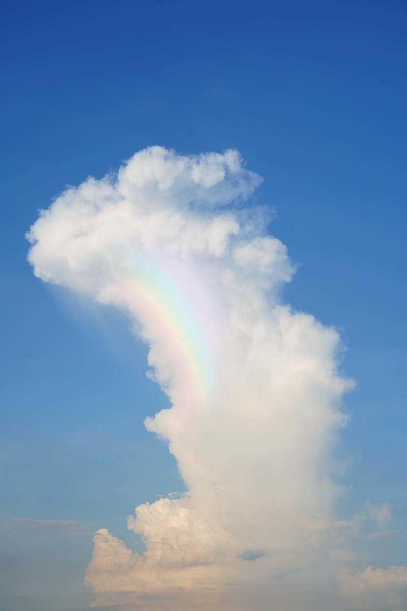 彩虹和云