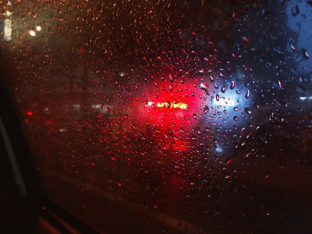 越长大越喜欢规避风险，最后却忘了什么是冒险。偶尔淋雨也是一种享受！