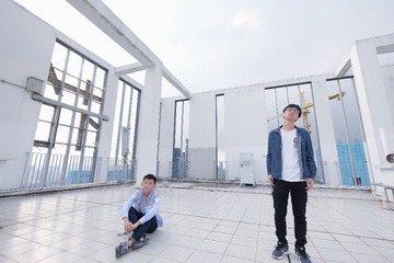 001