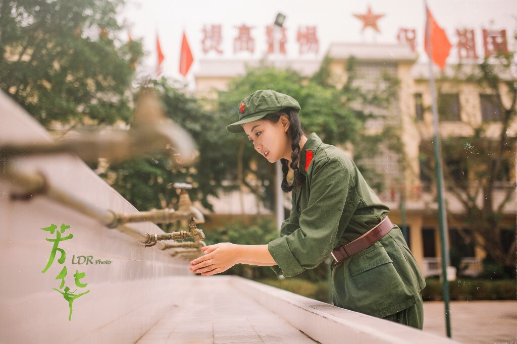 芳华——懵懵懂懂少女兵,青春容颜铸芳华