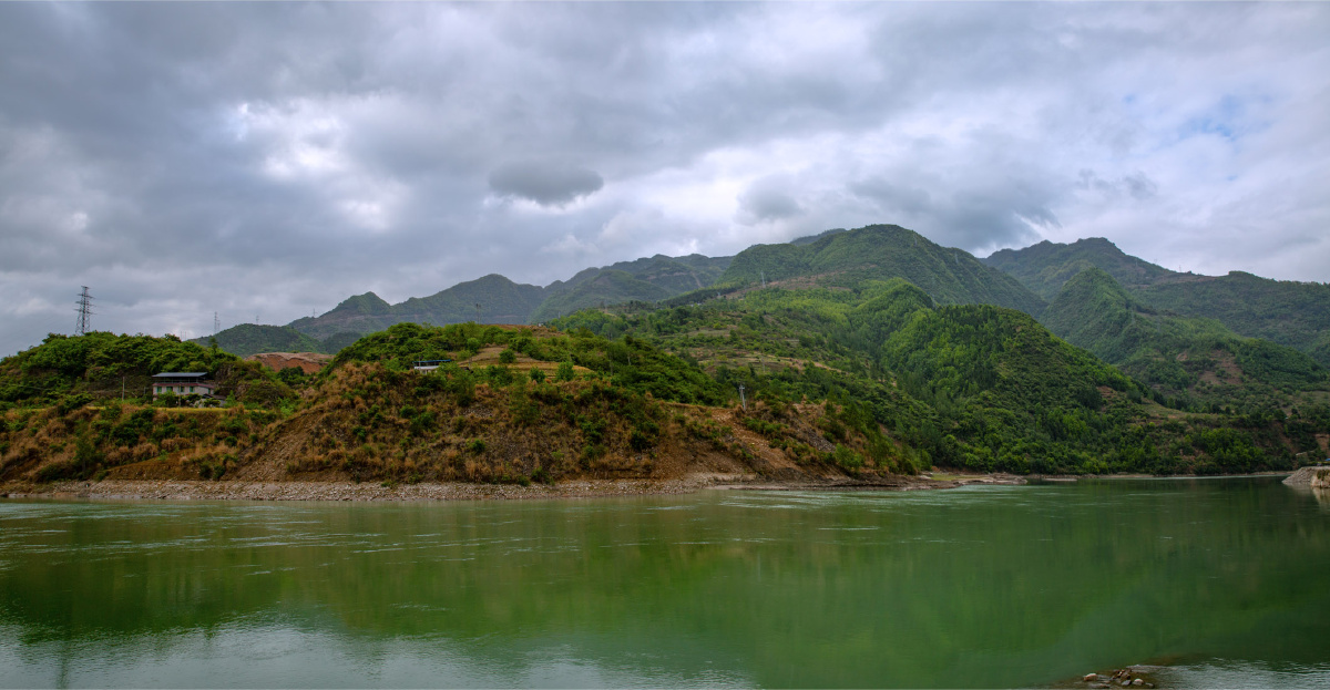长江支流嘉陵江上游支流白龙江