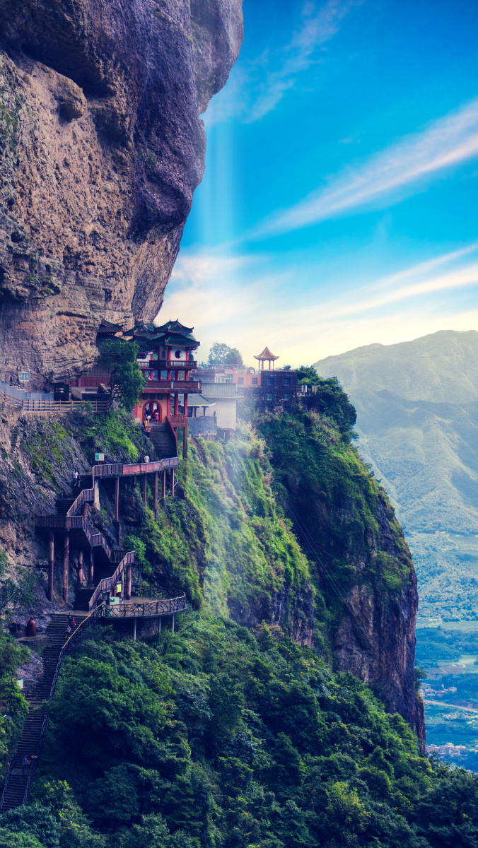 灵通山福建闽南第一山半山腰上的寺庙我可是冒着相机掉下悬崖的危险拍