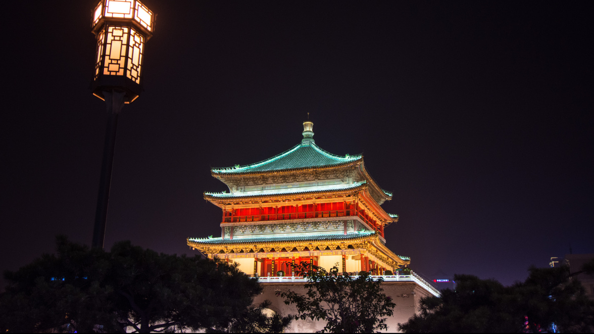 西安钟楼夜景,那天遇上大雁塔在重修. - hainan - 图虫