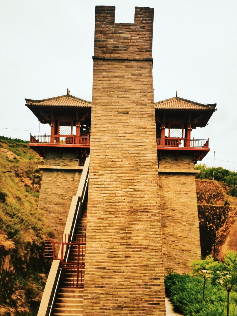 一夫当关万夫莫开榆中秦汉仿古城门