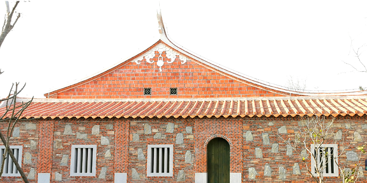 闽南古大厝红白为主调燕尾屋檐石雕砖雕浮雕各种闽南建筑流派精湛技艺